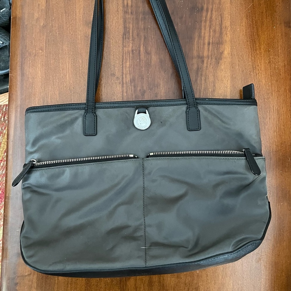 MICHAEL KORS GREY ZIP TOP TOTE